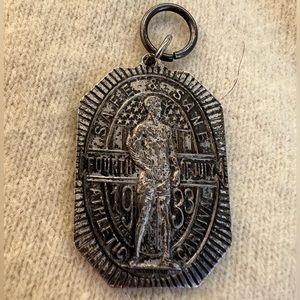 VINTAGE 1933 SILVER CITY OF NY INDEPENDENCE DAY METAL/ PENDANT